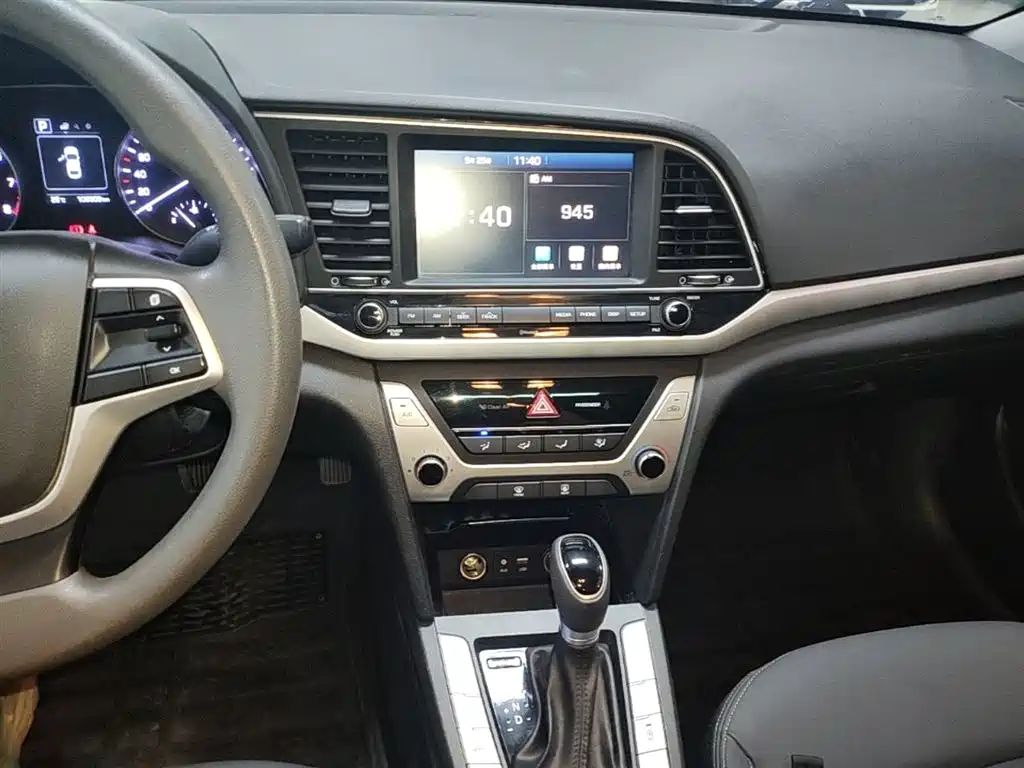 Hyundai Elantra 2019 — фото 10