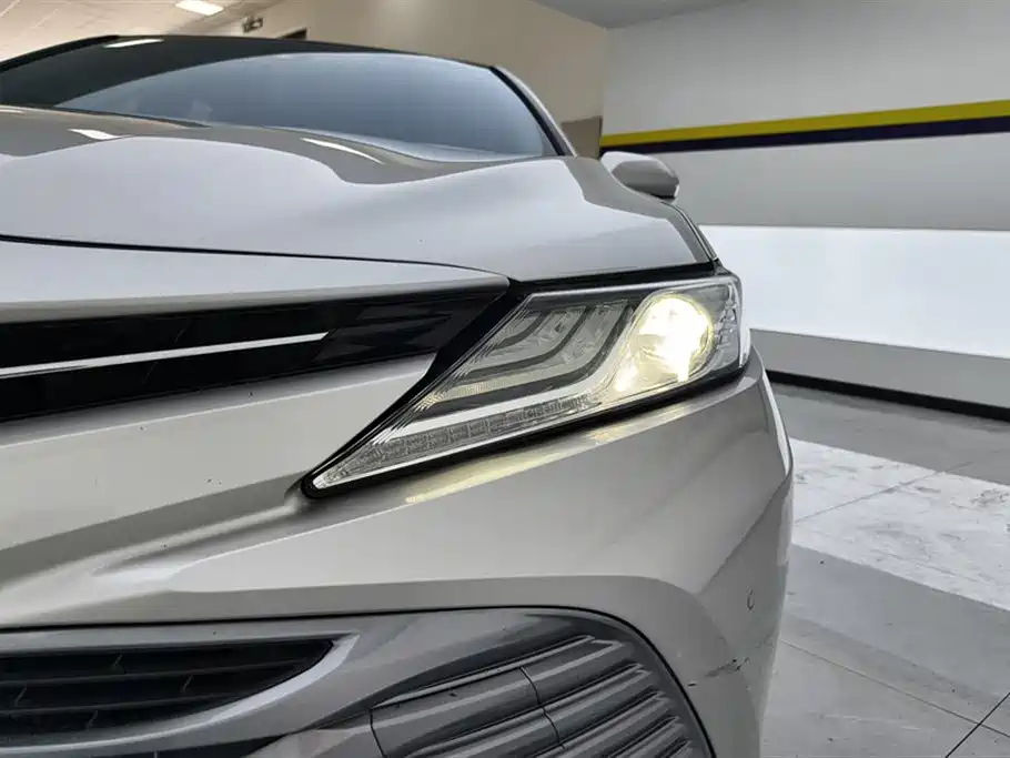 Toyota Camry 2019 — фото 5
