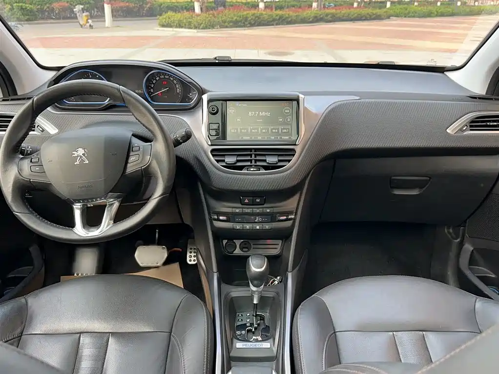 Peugeot 2008 2014 — фото 14