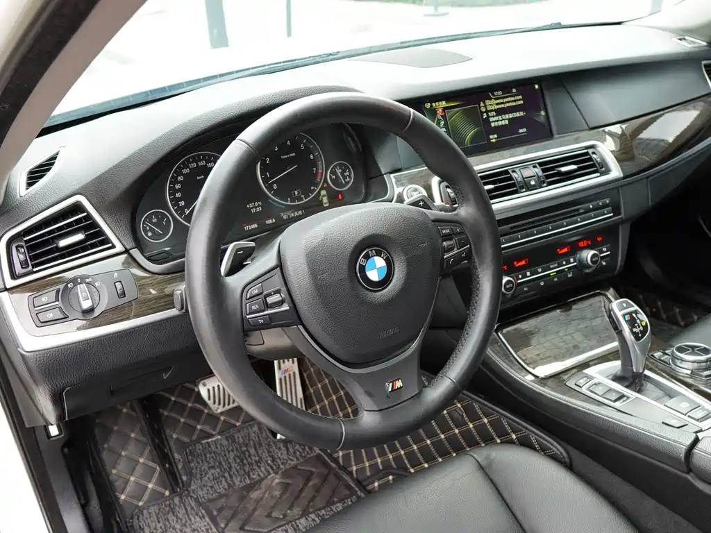 BMW 5 Series 2013 — фото 14