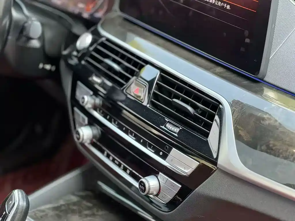 BMW 5 Series 2021 — фото 14