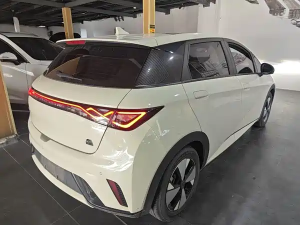 BYD Dolphin 2023