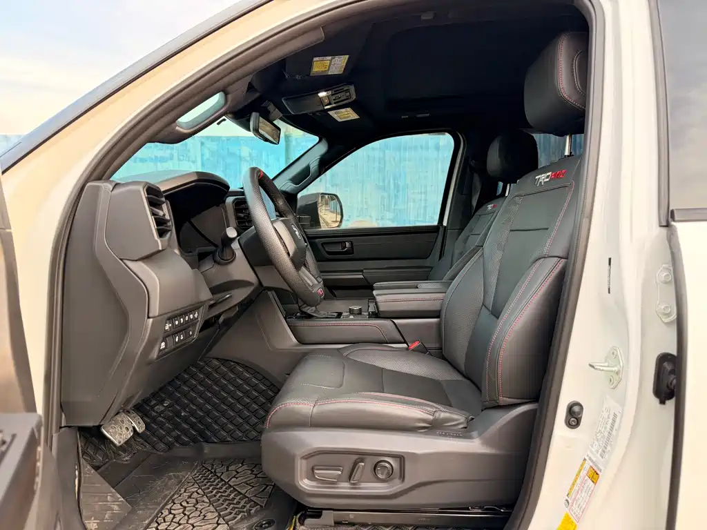 Toyota Sequoia 2024 — фото 13