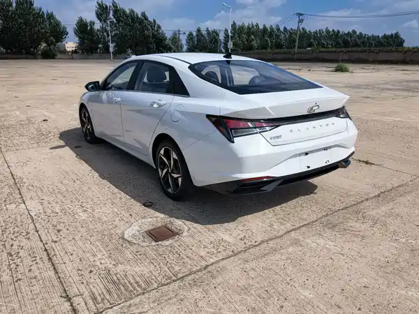 Hyundai Elantra 2022