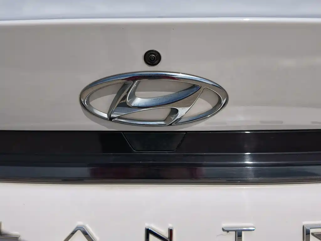 Hyundai Elantra 2022 — фото 11