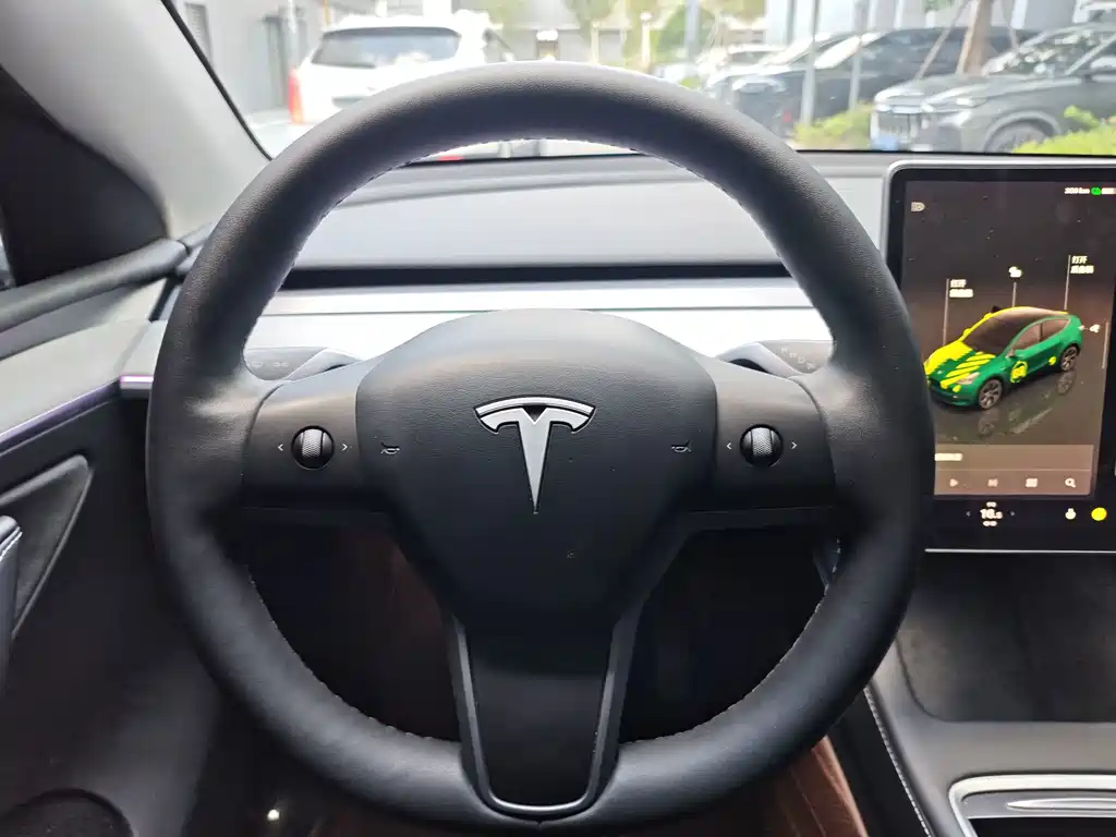 Tesla Model Y 2025 — фото 6