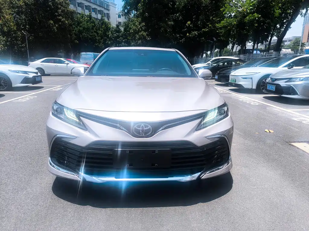 Toyota Camry 2023 — фото 2