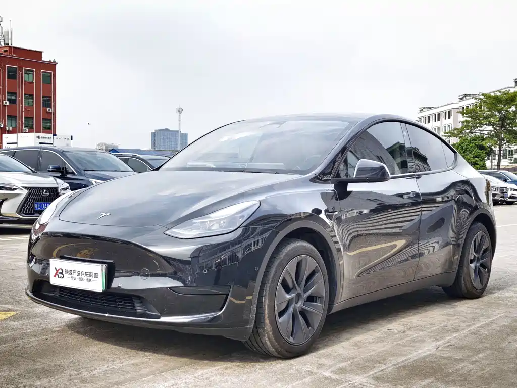 Tesla Model Y 2024 — фото 1