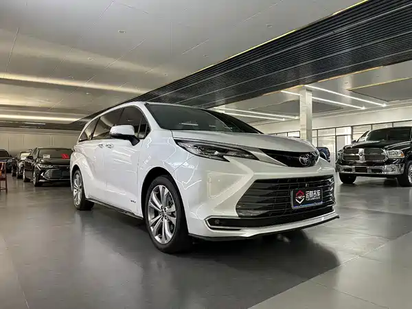 Toyota Sienna 2024