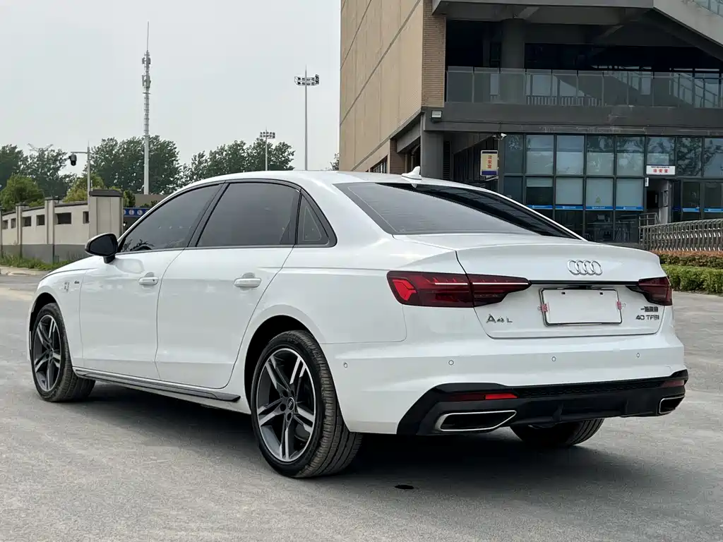 Audi A4L 2023 — фото 4