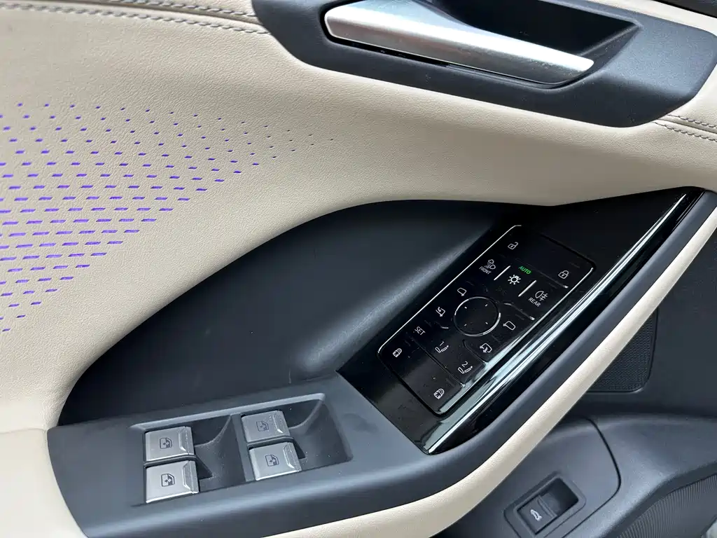 Audi Q6L e-tron 2025 — фото 14