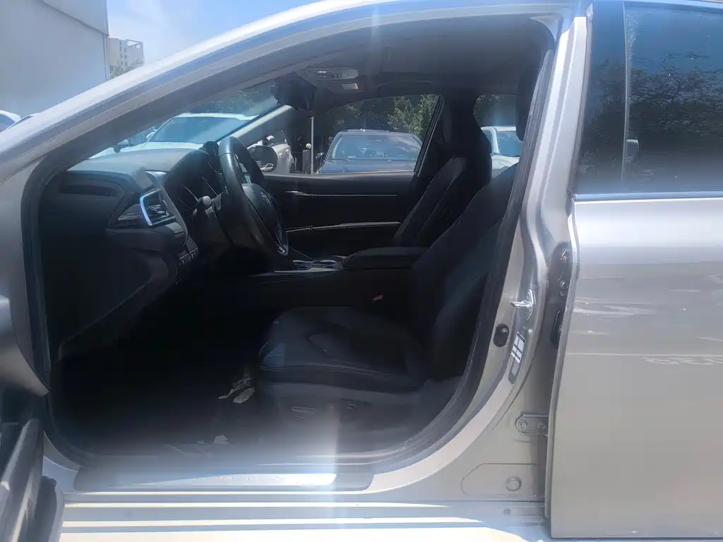 Toyota Camry 2023 — фото 3
