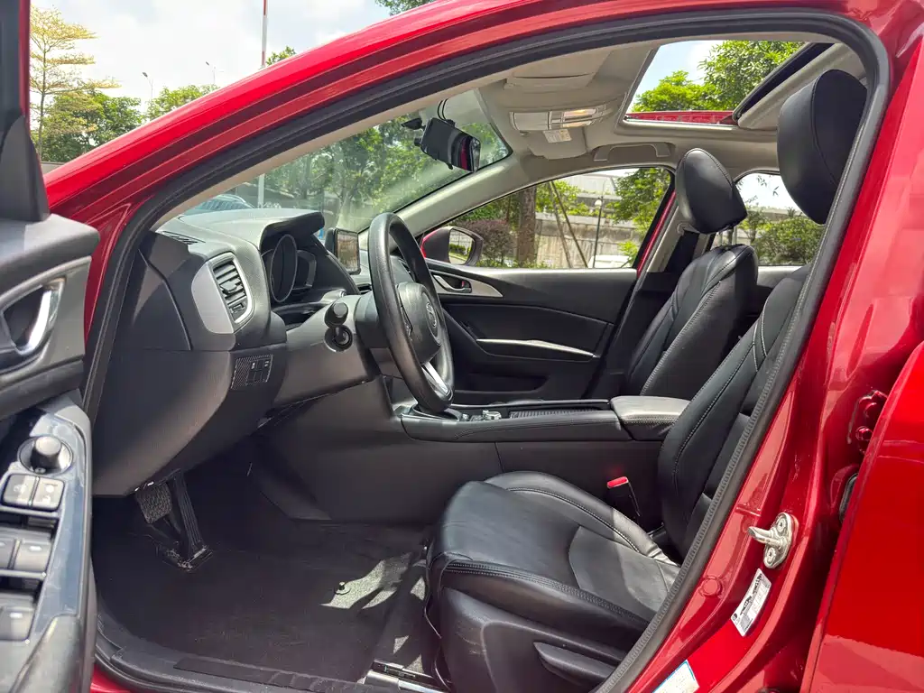 Mazda 3 Axela 2019 — фото 10