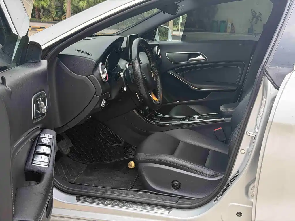 Mercedes-Benz CLA 2015