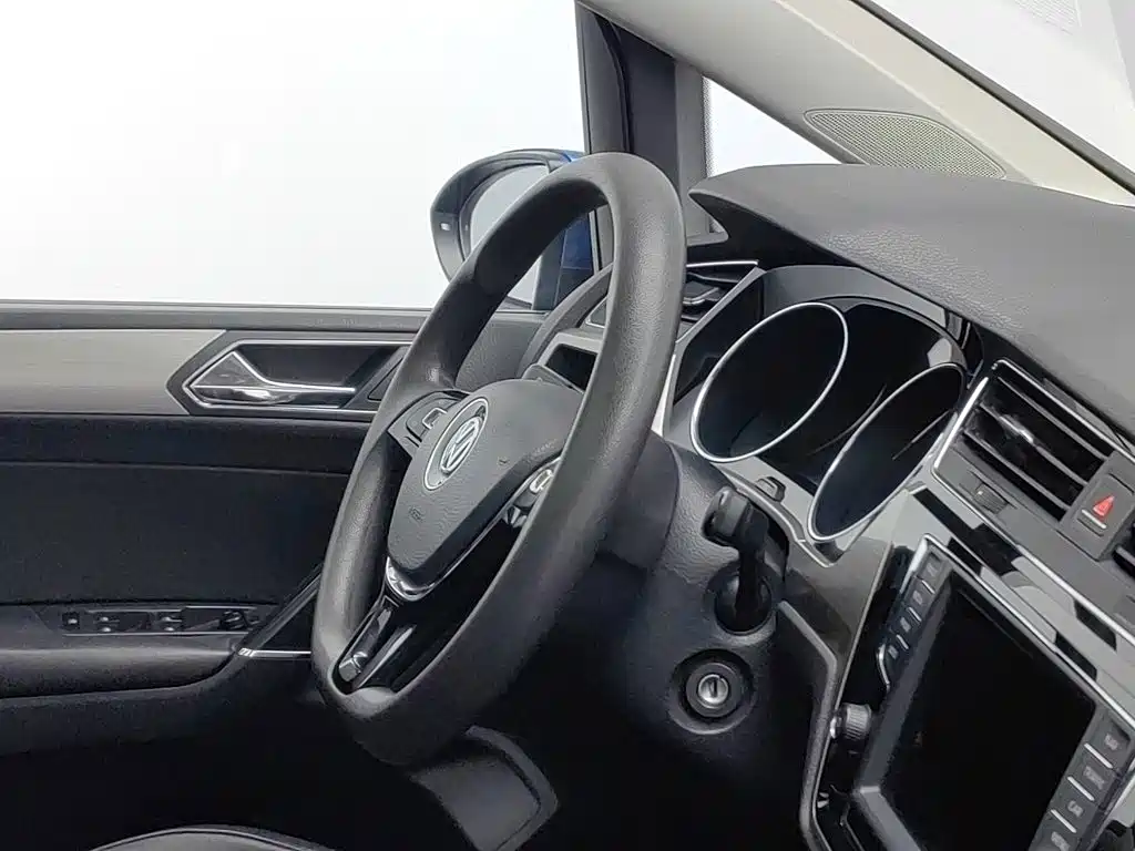 Volkswagen Touran 2018 — фото 22