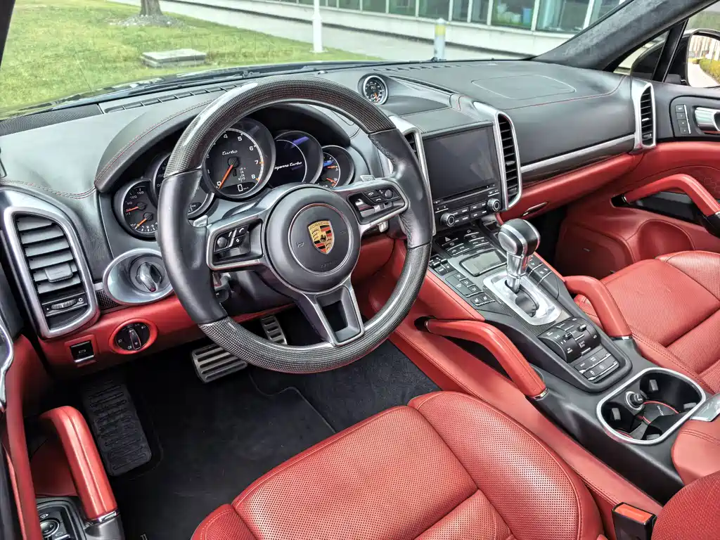 Porsche Cayenne 2017 — фото 30