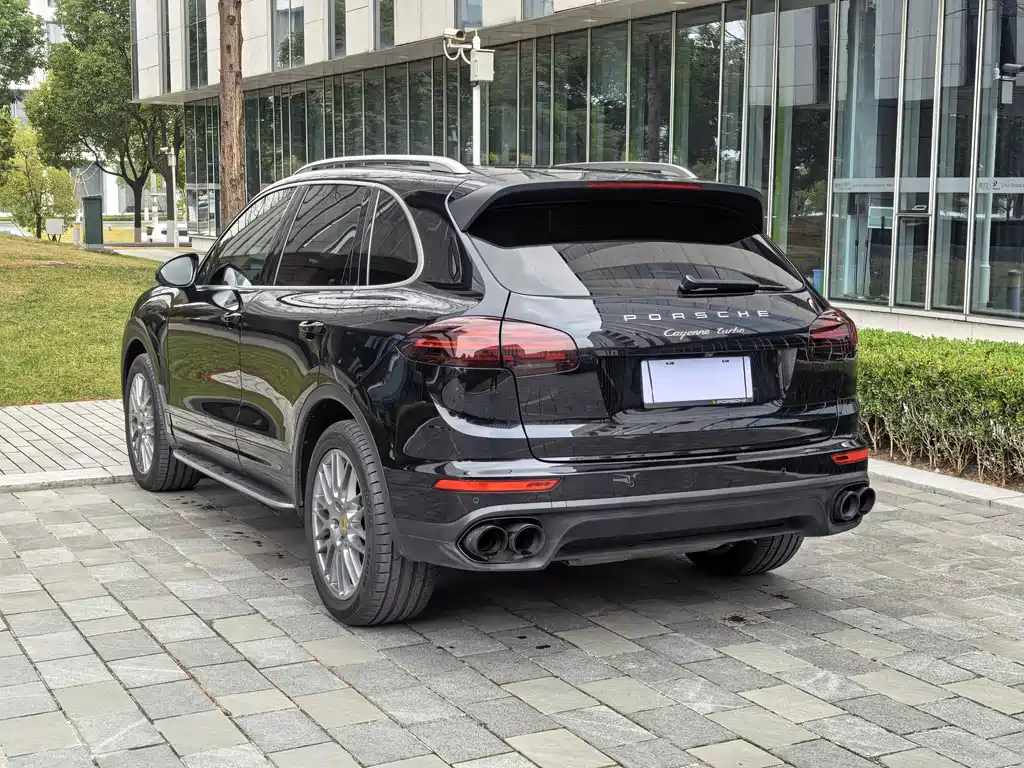 Porsche Cayenne 2017 — фото 46