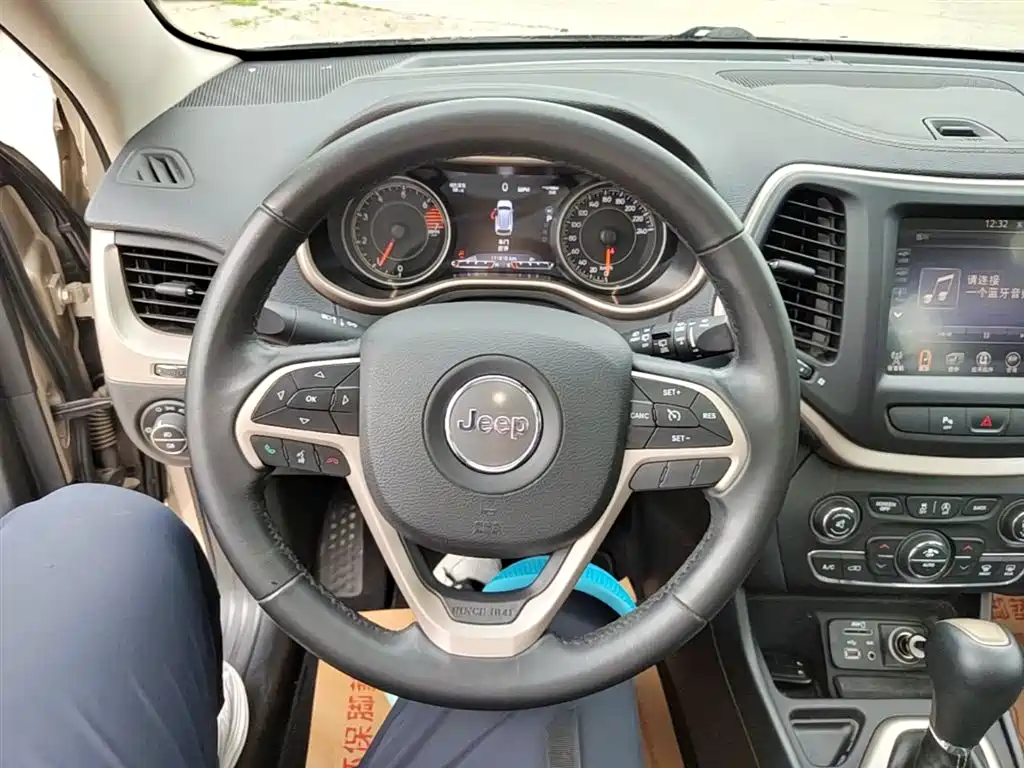 Jeep Cherokee 2018 — фото 11