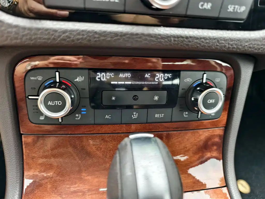 Volkswagen Touareg 2011 — фото 17