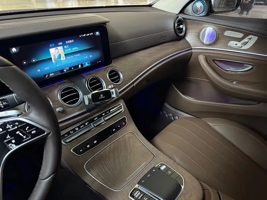 Mercedes-Benz E-Class 2021 — фото 12