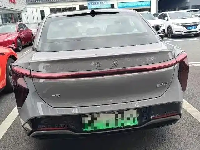 Hongqi EH7 2025