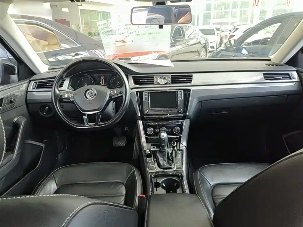 Volkswagen Passat 2018 — фото 10