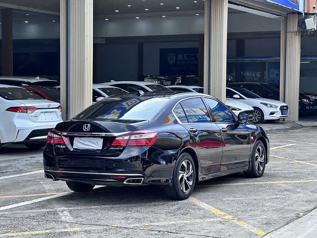 Honda Accord 2016 — фото 13
