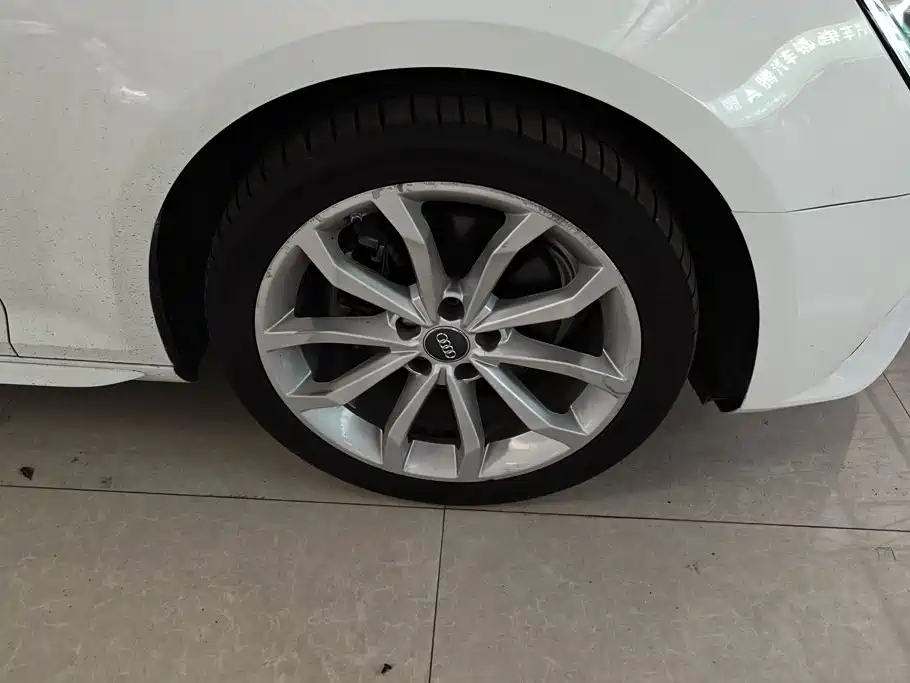 Audi A4L 2018