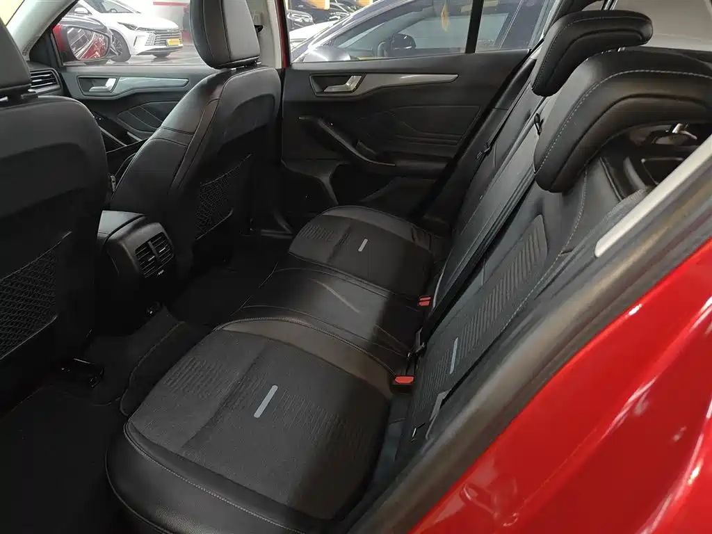 Ford Focus Active 2020 — фото 13