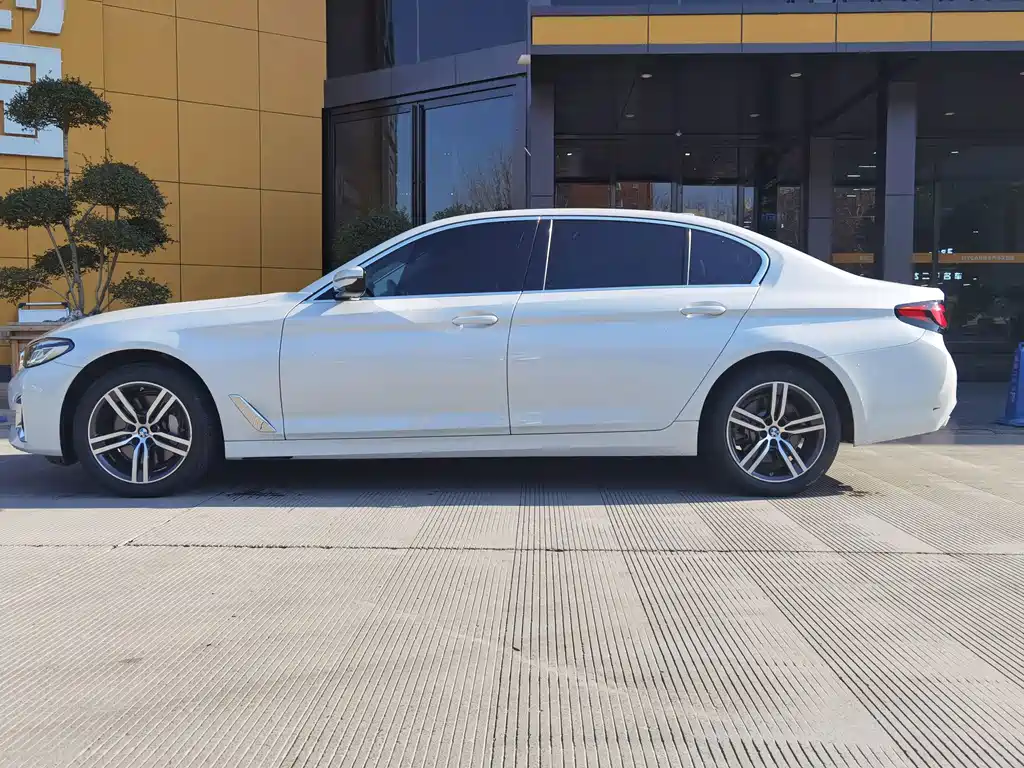 BMW 5 Series 2023