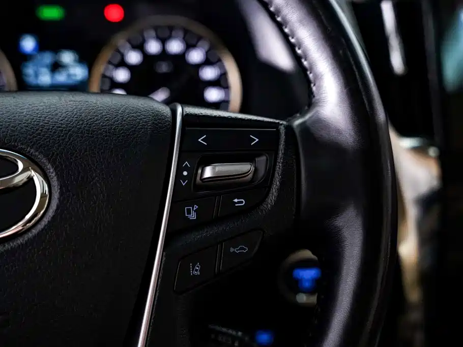 Toyota Alphard 2020 — фото 31