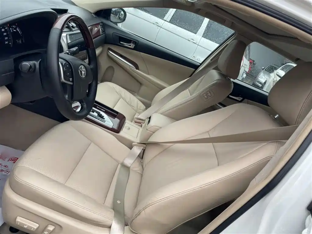 Toyota Camry 2014 — фото 15