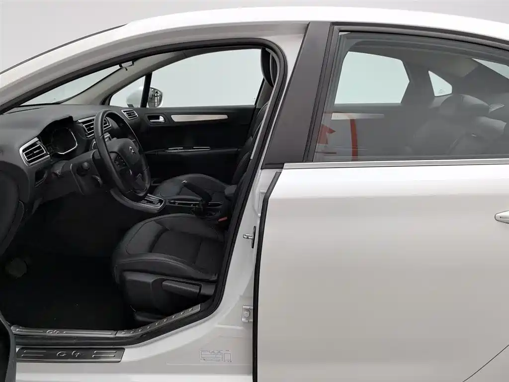 Citroen C4 2017 — фото 10