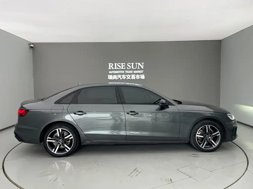 Audi A4L 2022 — фото 14