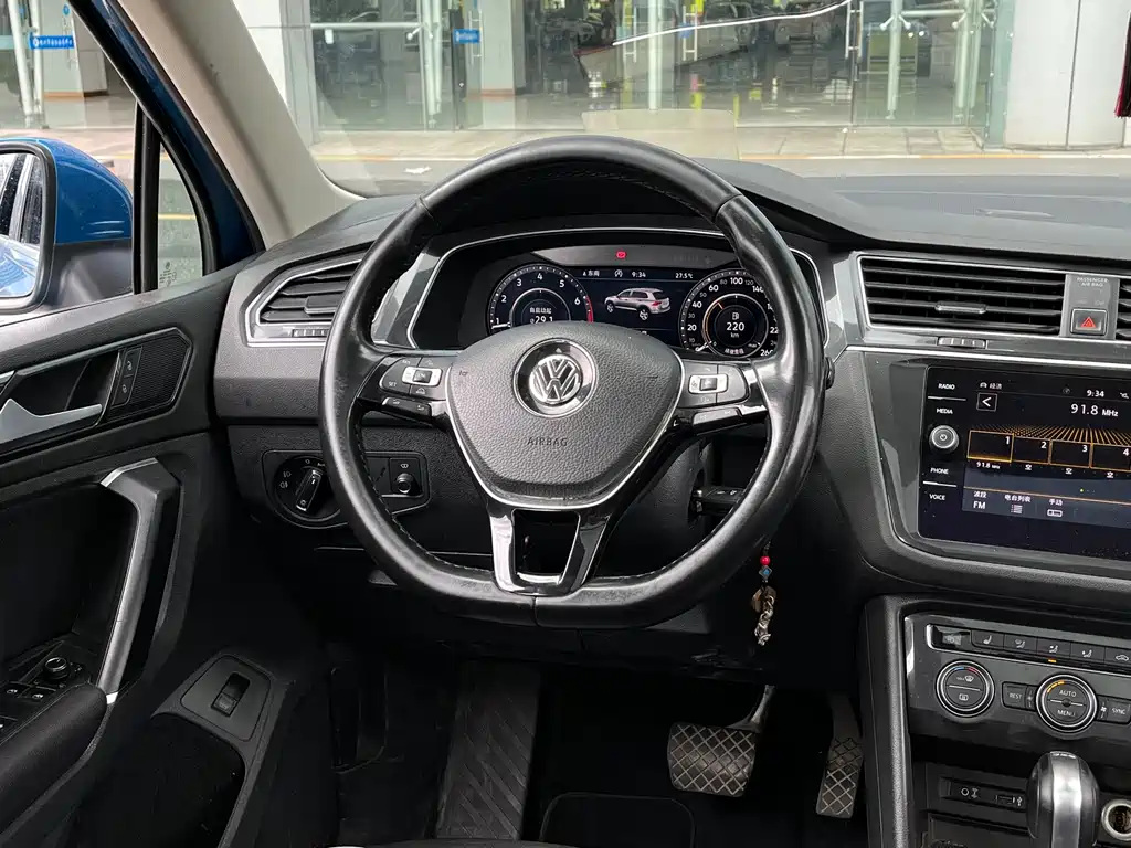 Volkswagen Tiguan 2017 — фото 16