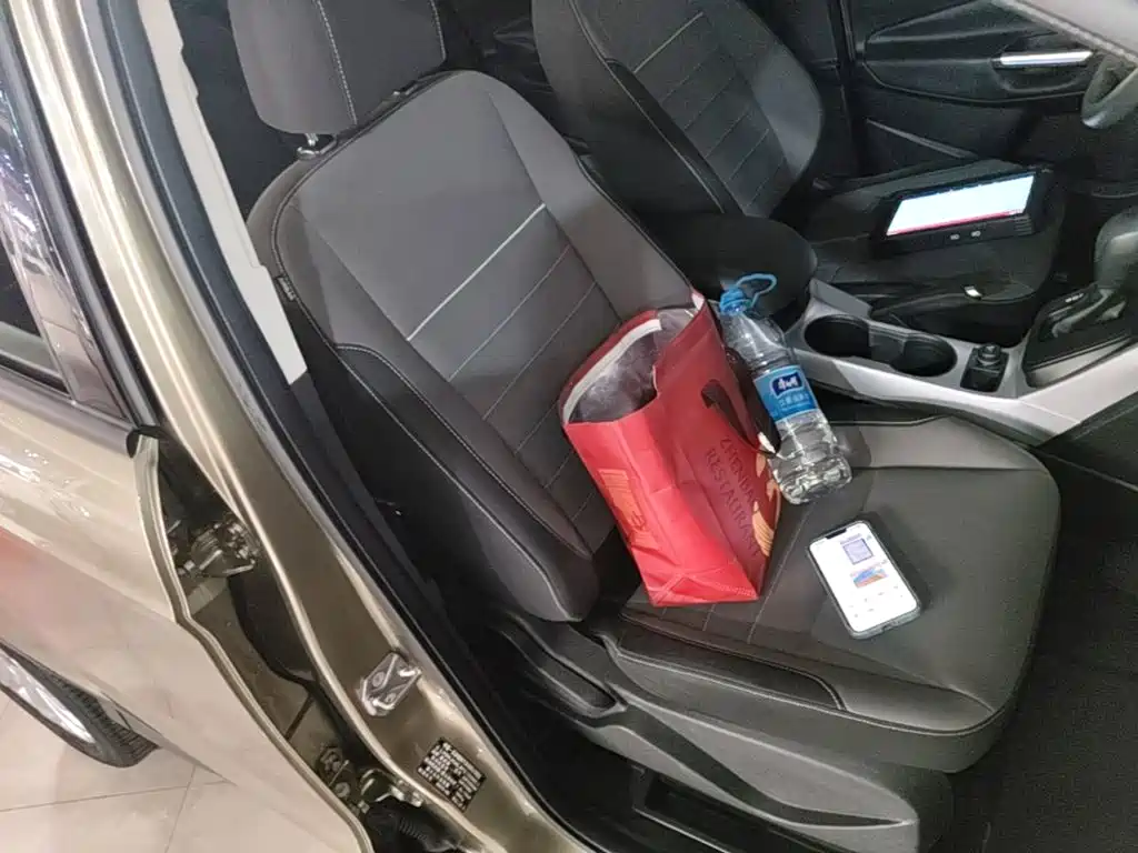 Ford Kuga 2015 — фото 25