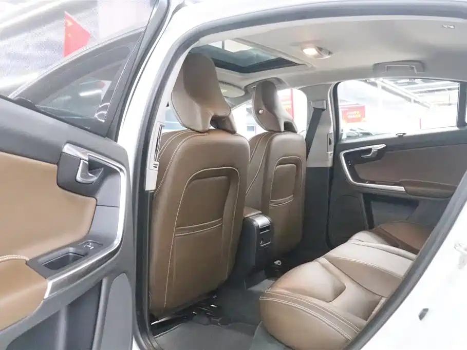 Volvo S60 PHEV 2018 — фото 14