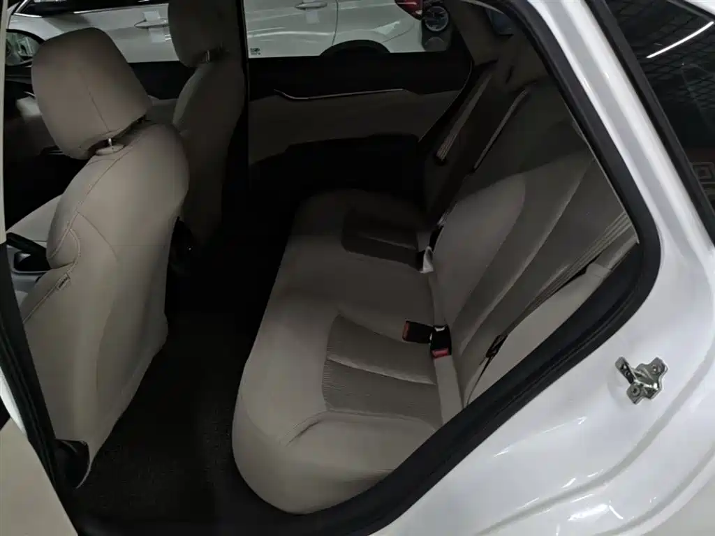 Buick Excelle 2015 — фото 17