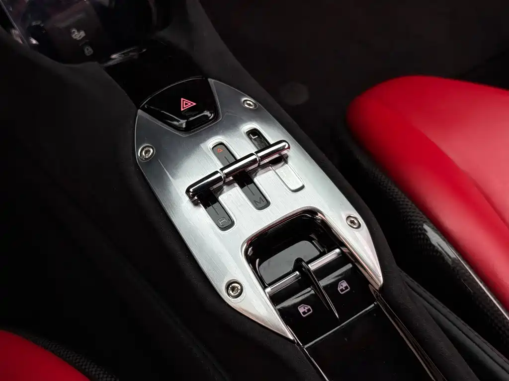 Ferrari SF90 2023 — фото 10