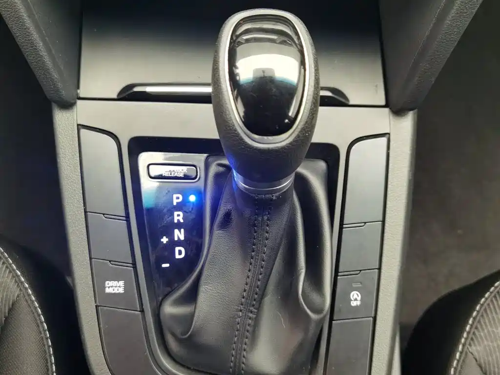 Hyundai Elantra 2019 — фото 13