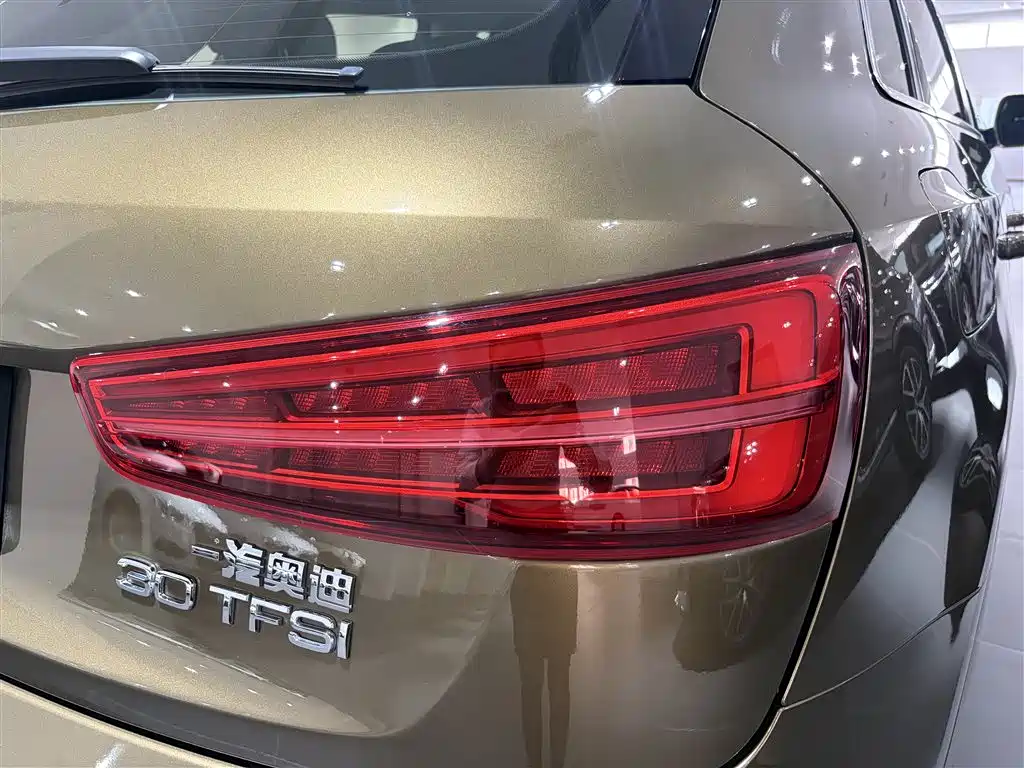 Audi Q3 2018 — фото 13