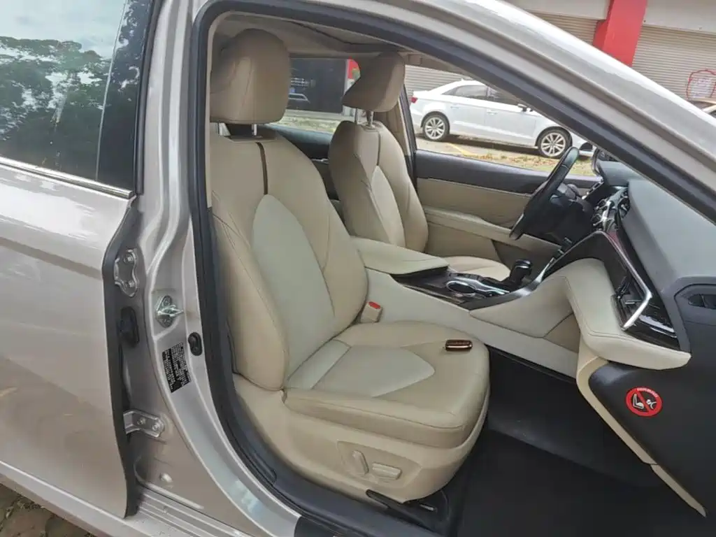 Toyota Camry 2019 — фото 25