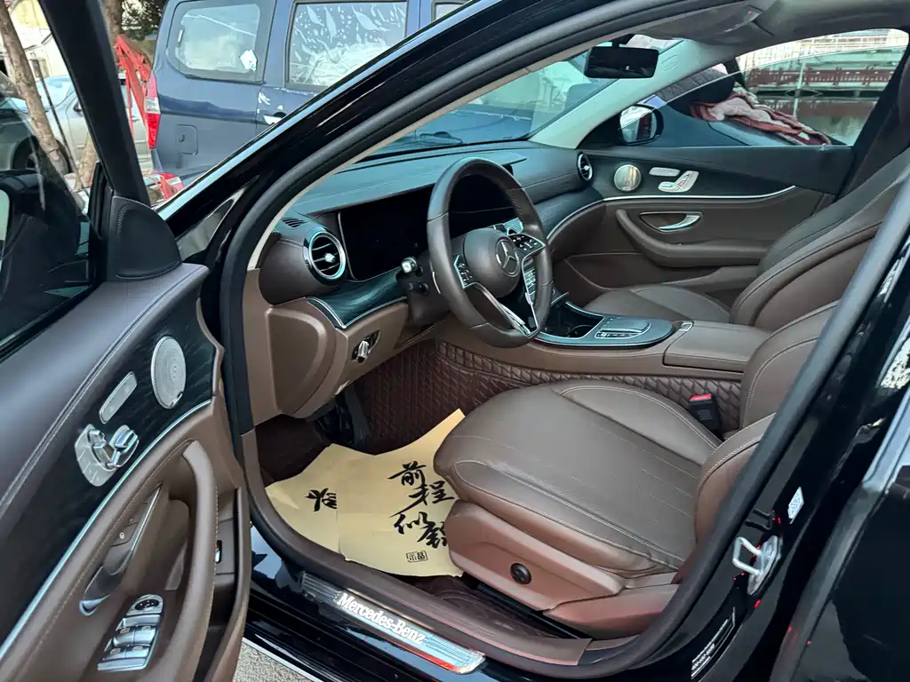 Mercedes-Benz E-Class 2023 — фото 4