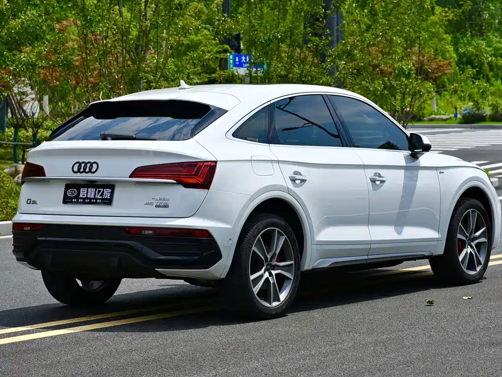 Audi Q5L Sportback 2021 — фото 16