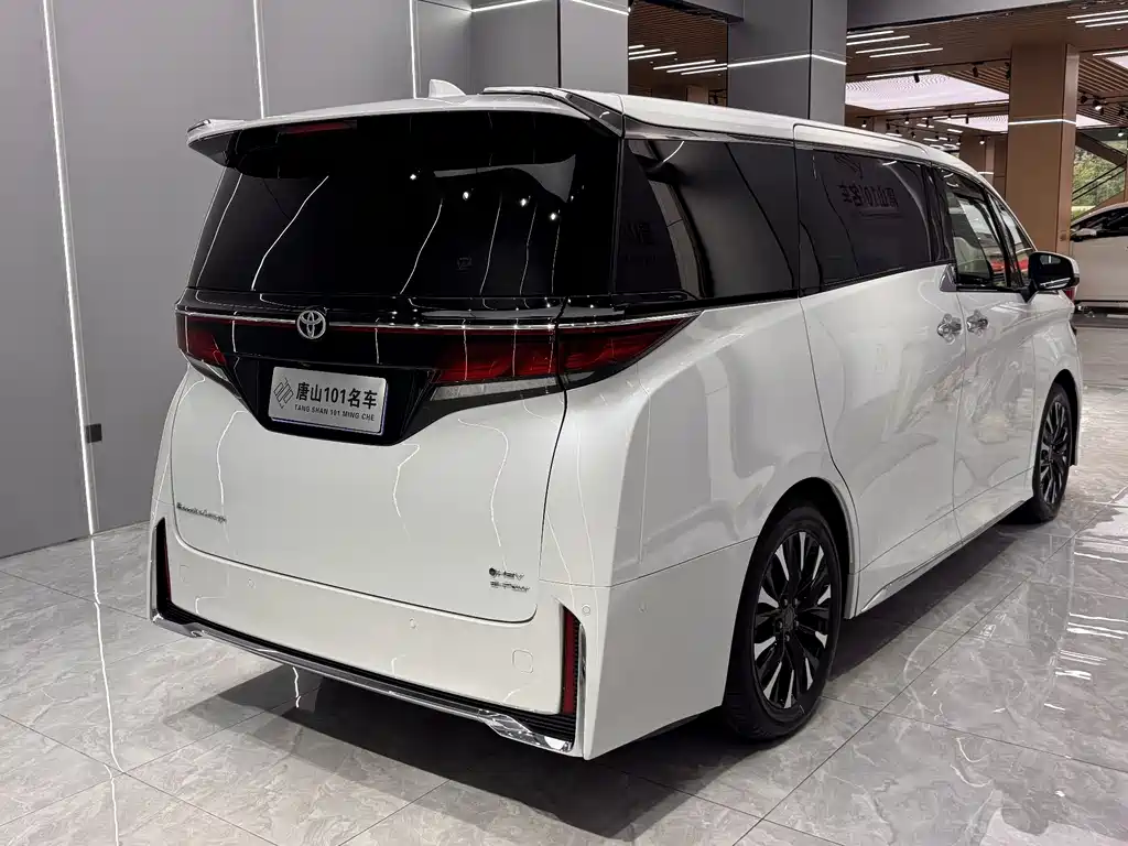 Toyota Vellfire 2024 — фото 9