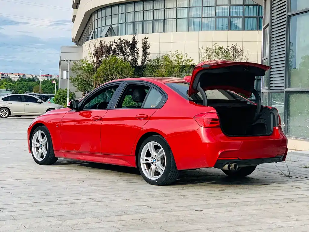 BMW 3 Series 2018 — фото 22