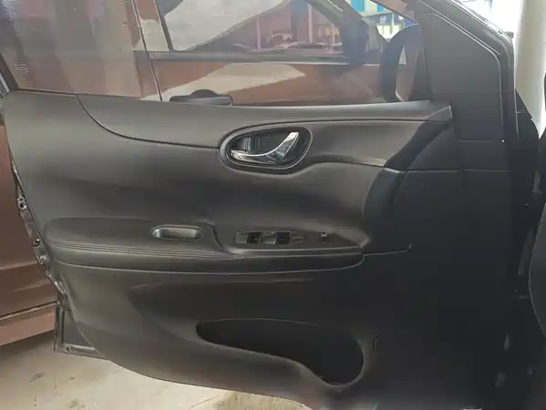 Nissan Tiida 2014