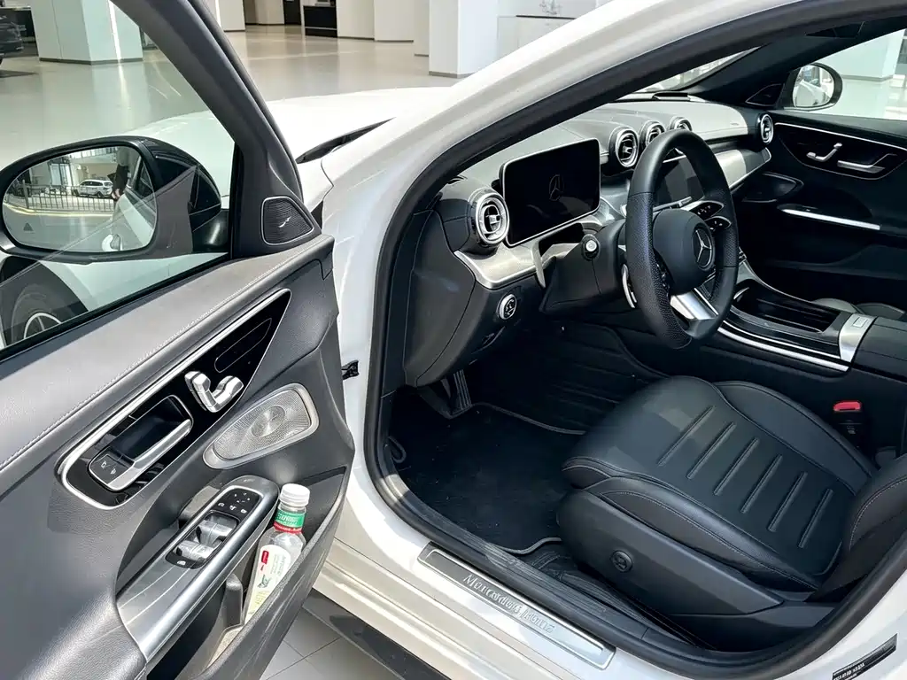 Mercedes-Benz C-Class 2024 — фото 9