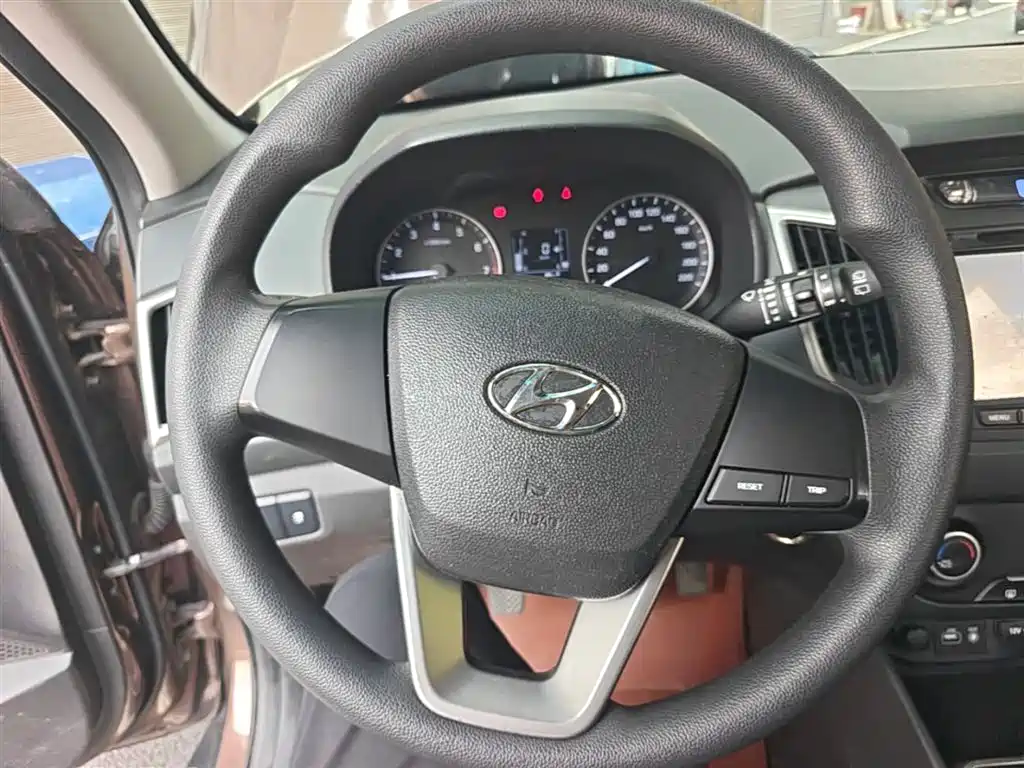 Hyundai ix25 2016 — фото 11