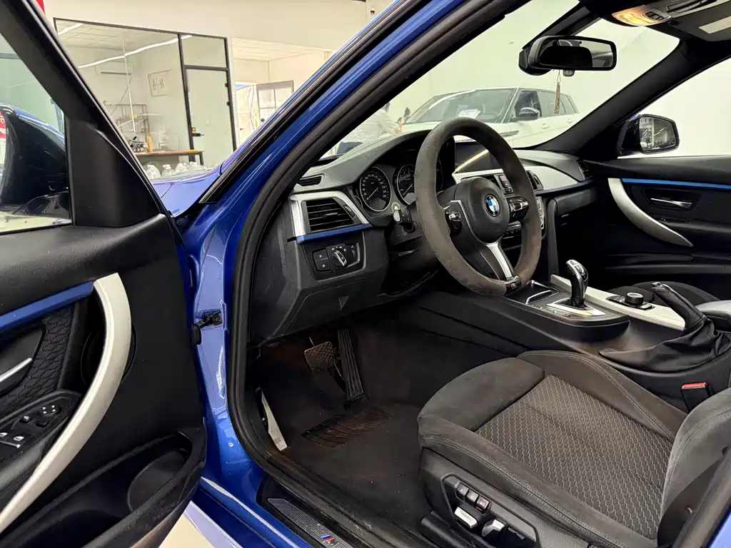 BMW 3 Series 2018 — фото 10